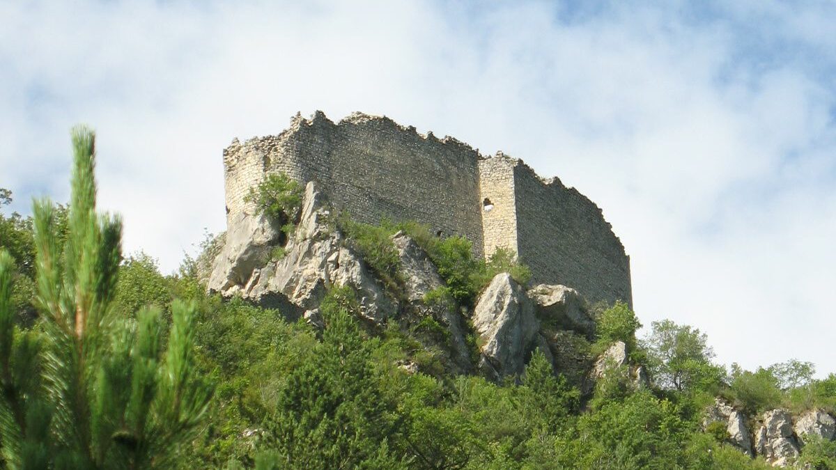 Château de Cornillon-sur-l'Oule - Camping le Couriou